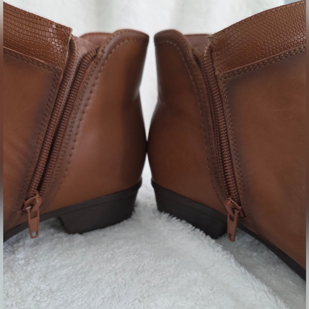 NWOT Women's Rockport Carly Booties - Picture 9 of 9